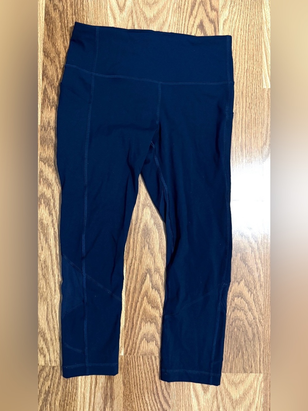 Women’s Lululemon Wunder Train High-Rise Tight 23” size 8